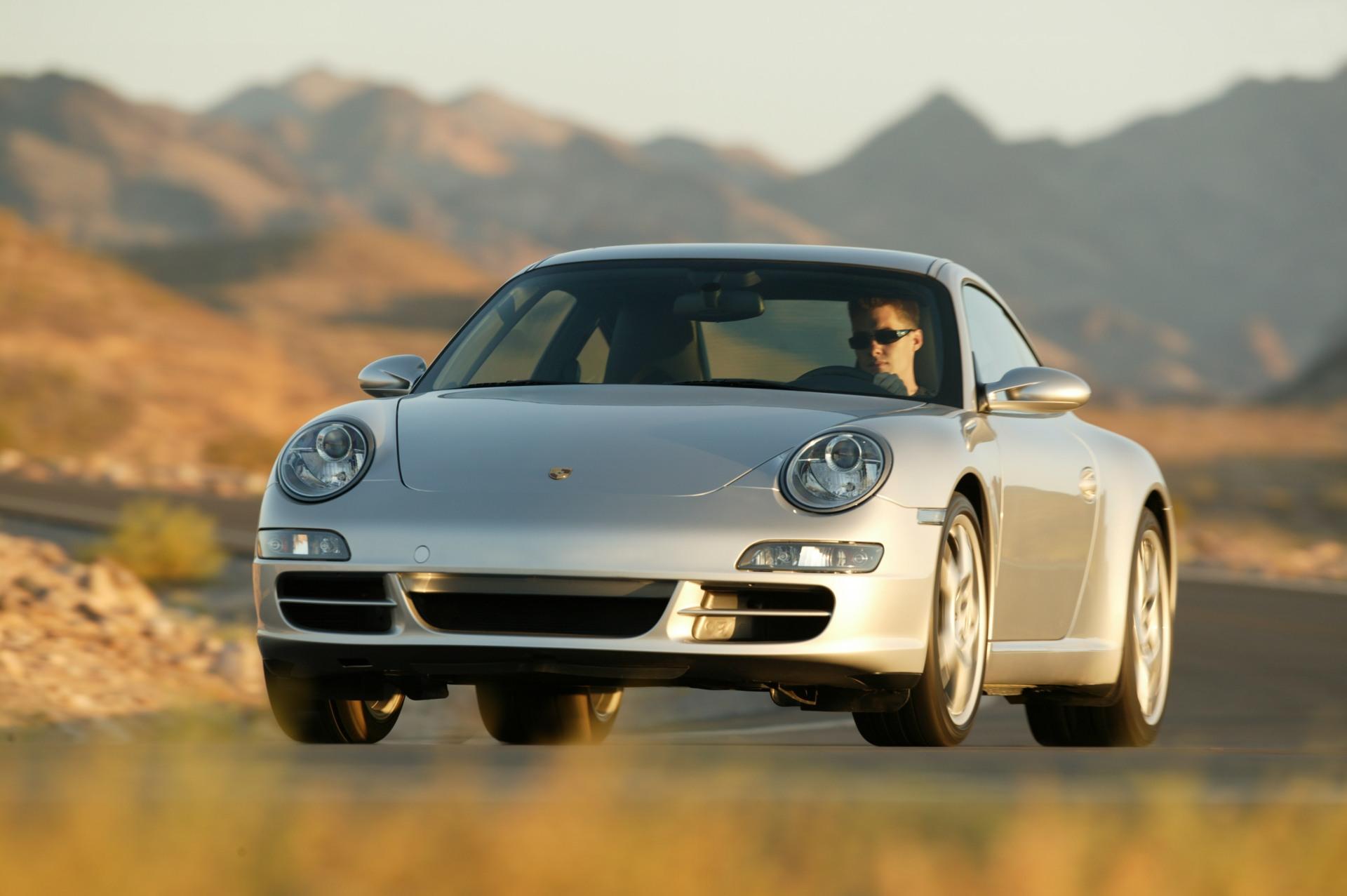Порше чей производитель. Машина Порше 911 Каррера. Porsche 911 Carrera 2005. Porsche 911 2005. Carrera 911 2005.