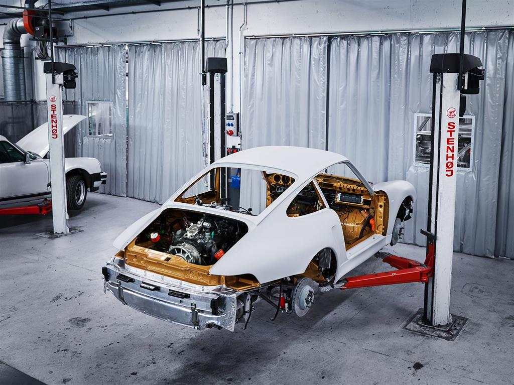 2018 Porsche 911 Turbo Classic Series Project Gold