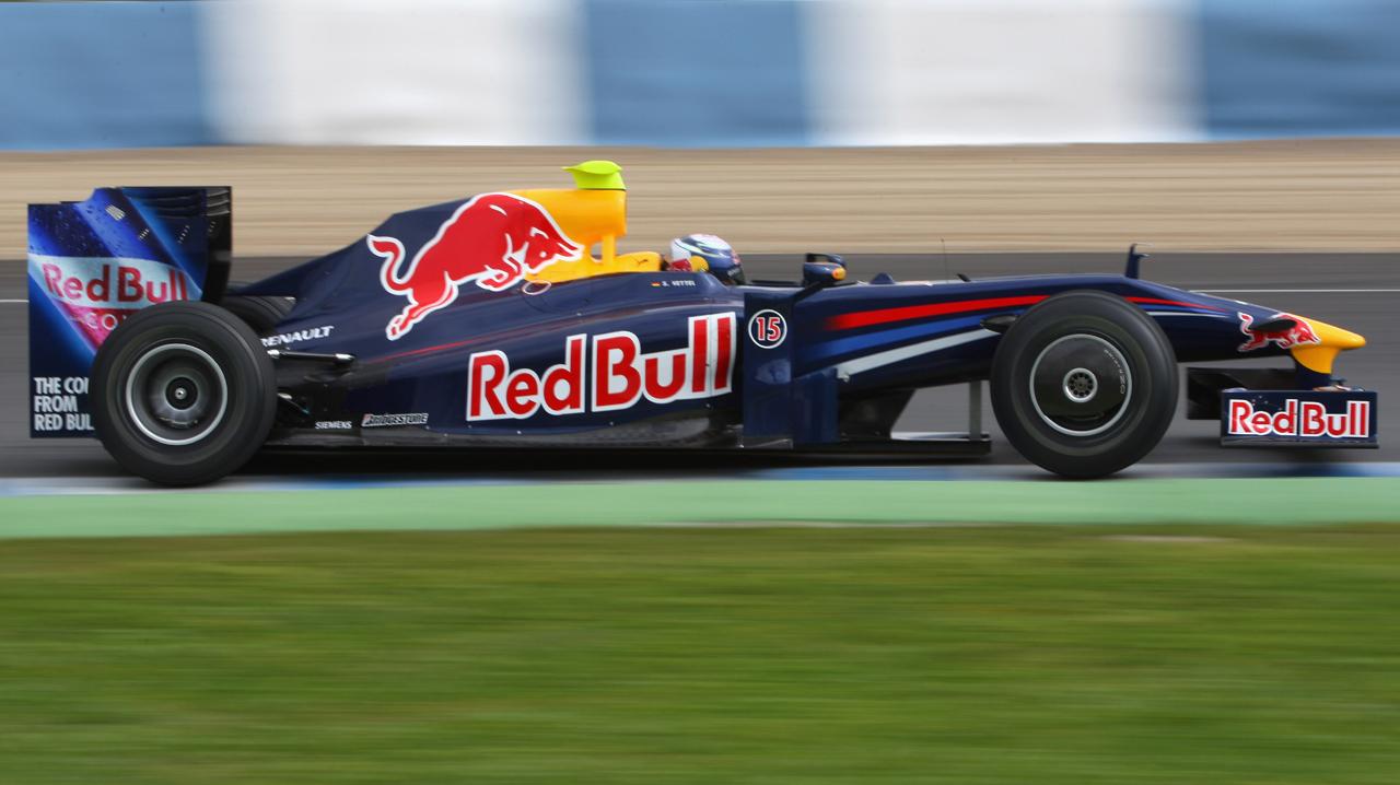 2009 Red Bull RB5 Renault Image. Photo 7 of 37