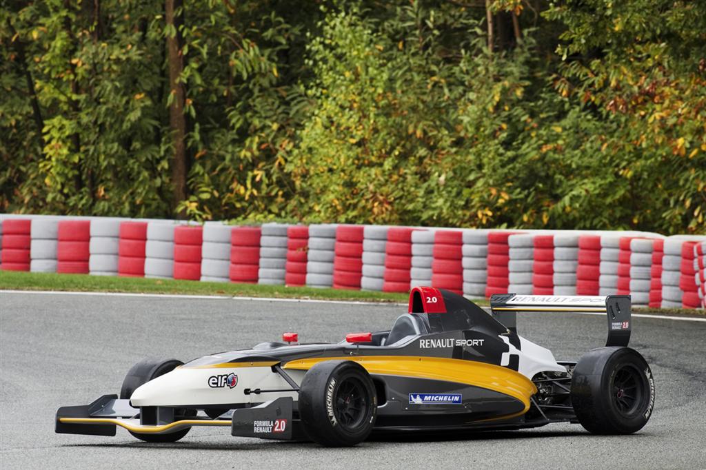 Renault 2.5. Formula Renault. Renault 2.0. Формула Renault 2.0. Ф1 2010 Рено р30.
