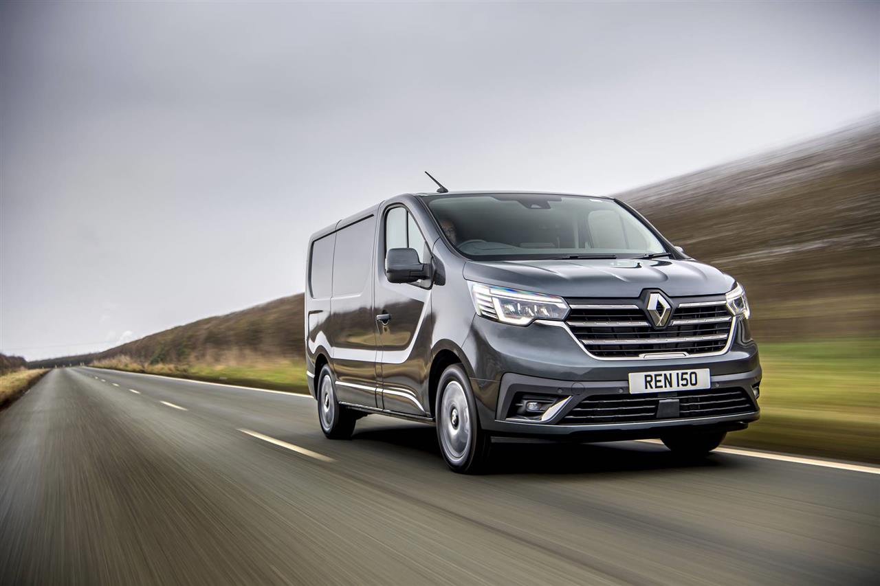 New Renault Trafic Passenger more 'car-like' then ever, renault trafic