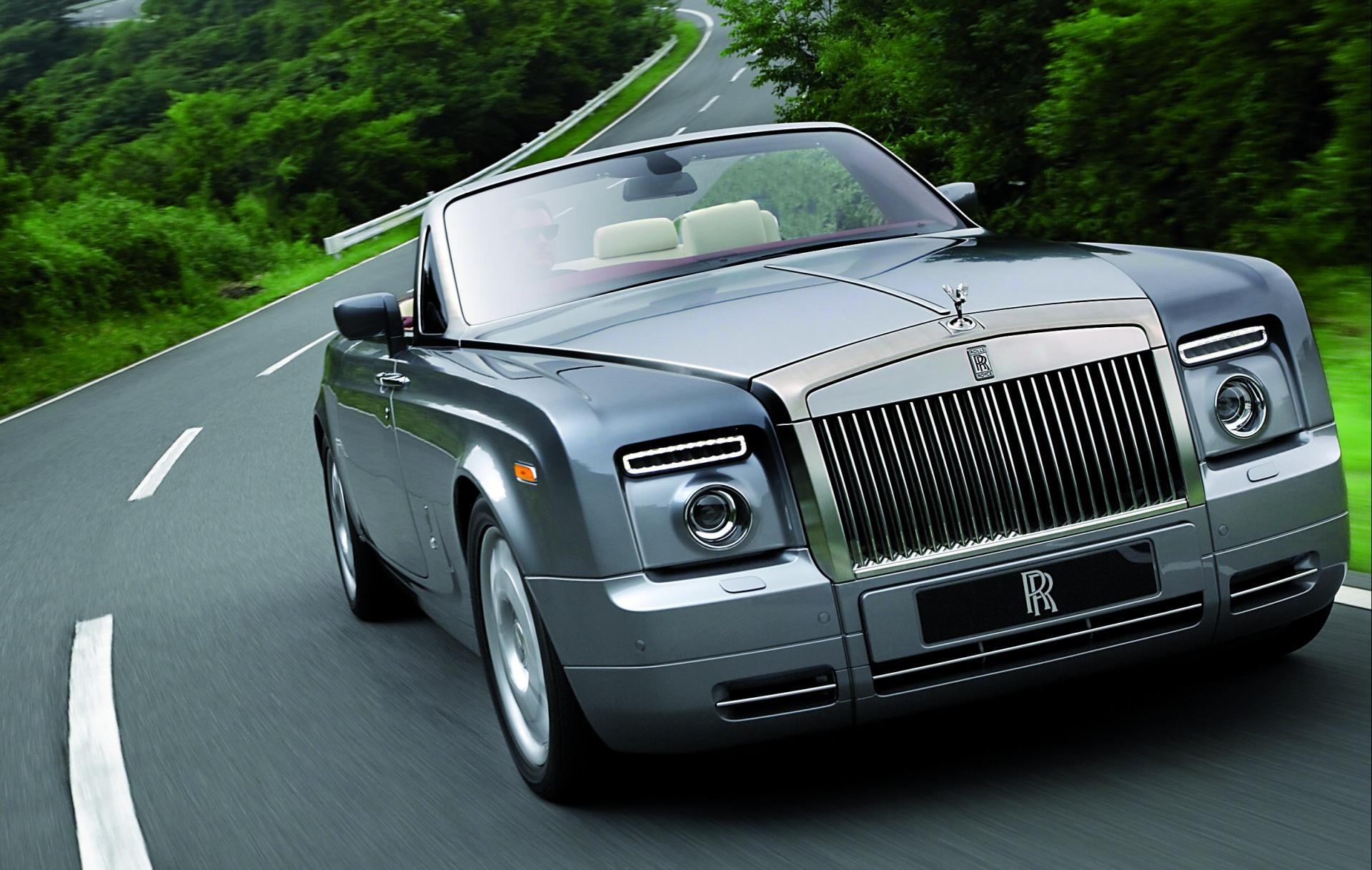 Авто роллс. Rolls Royce Phantom Drophead. Rolls Royce Phantom Coupe 2022. Phantom Drophead Coupe. Rolls Royce Drophead Coupe.