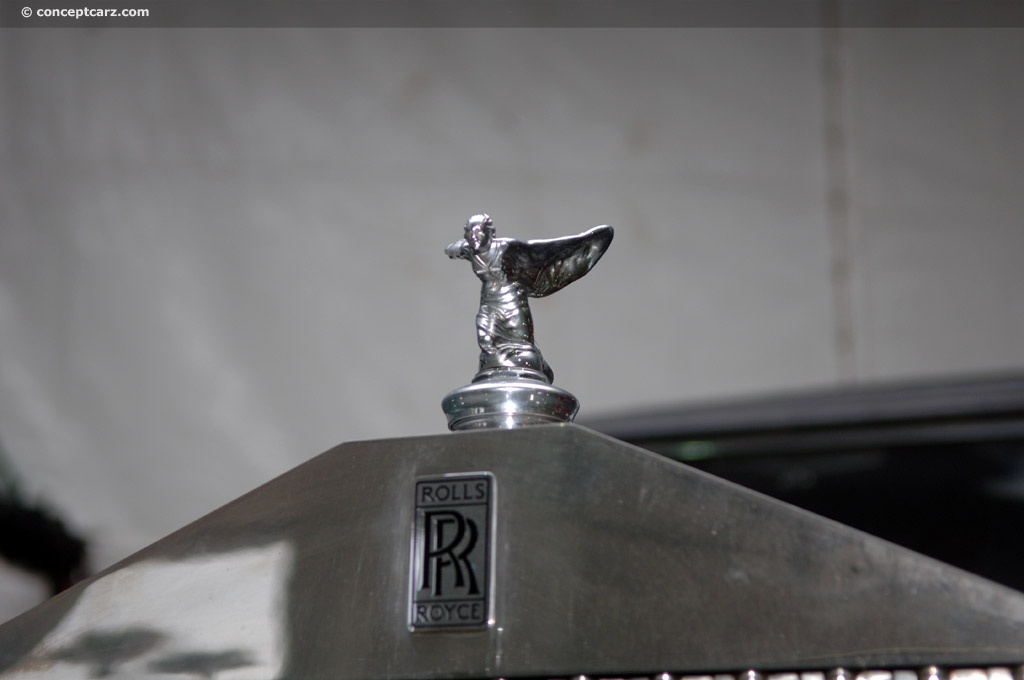 1938 Rolls-Royce Wraith background image