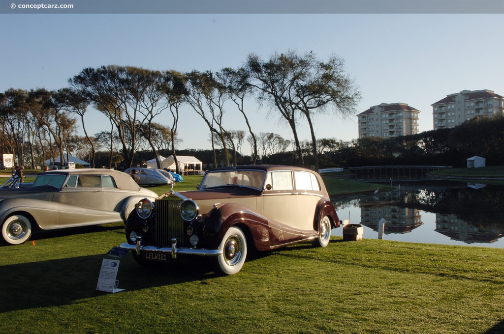 1957 Rolls-Royce Silver Wraith background image