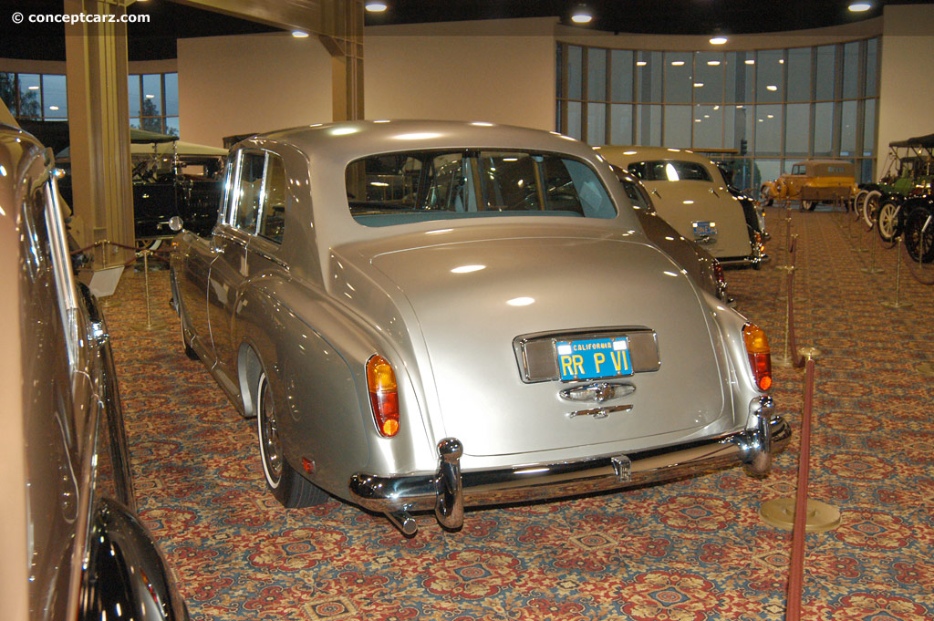 1972 Rolls-Royce Phantom VI background image