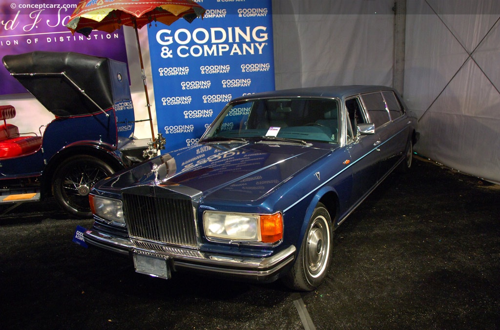 1985 Rolls-Royce Silver Spur background image