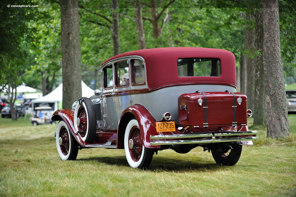 1930 Studebaker President background image