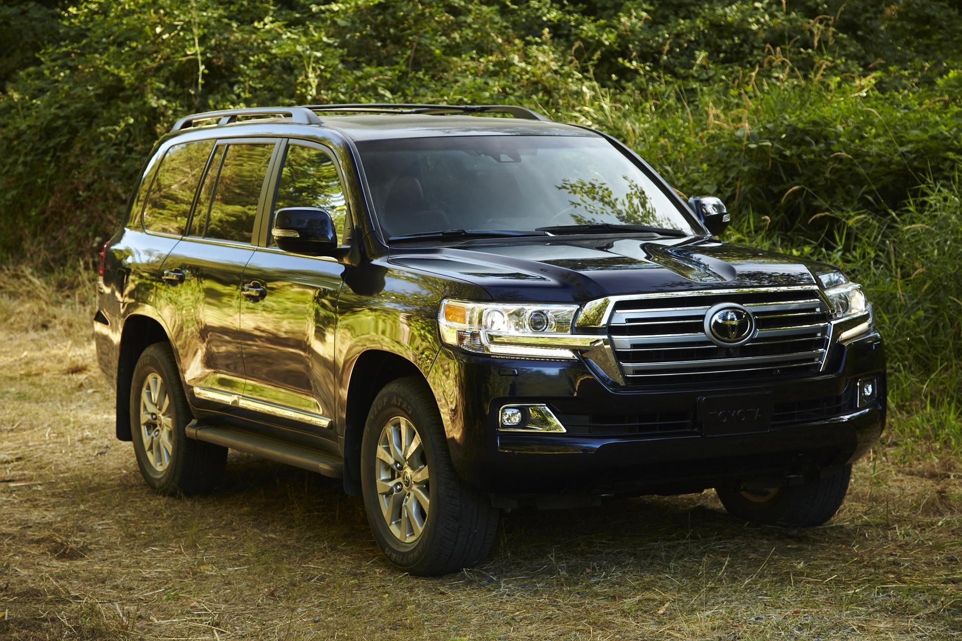 2017 Toyota Land Cruiser technical and mechanical specifications