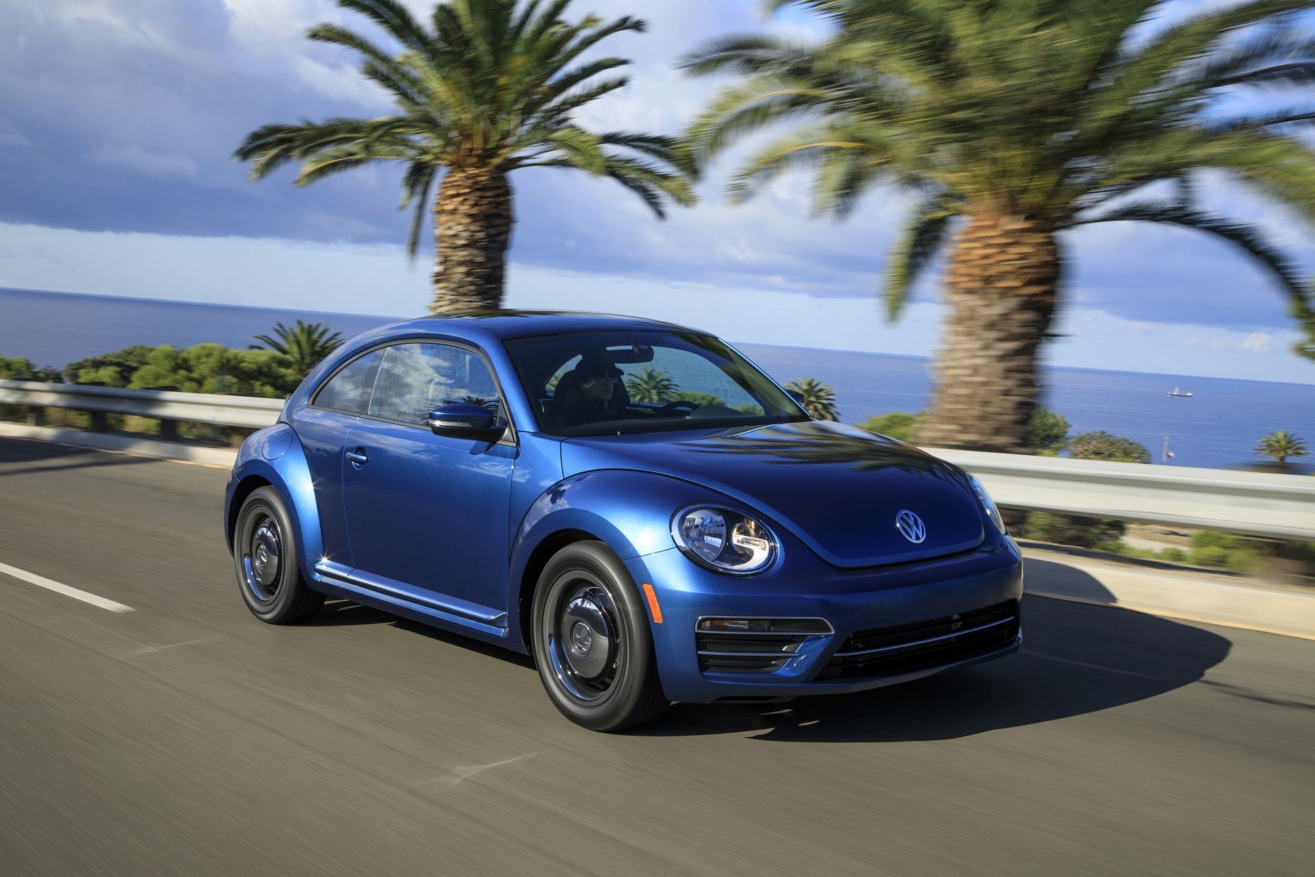 Фольксваген жук новый. Volkswagen Жук Битл. Фольксваген Нью Битл 2018. Volkswagen New Beetle 2019. Volkswagen Beetle Turbo 2020.