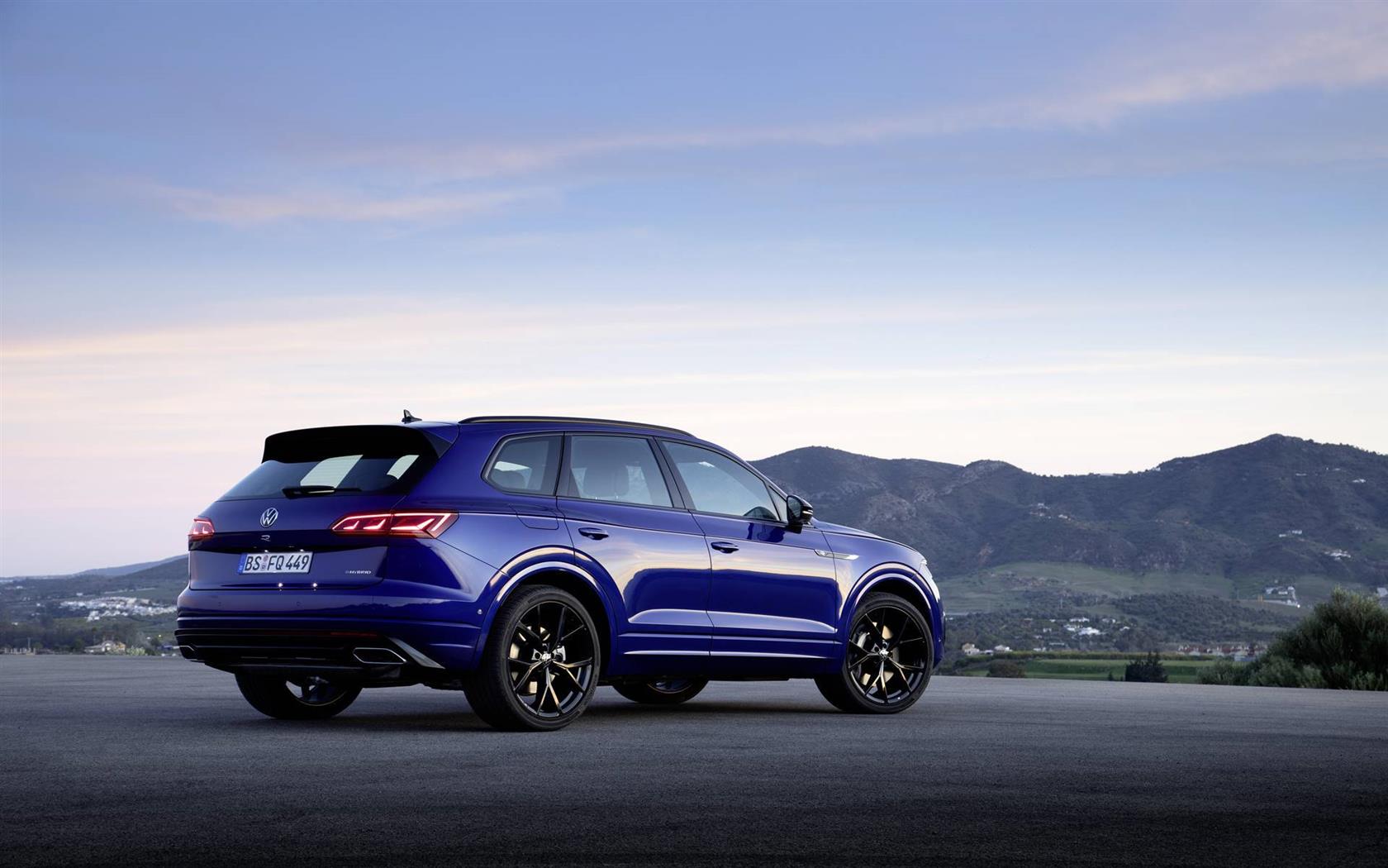 2020 Volkswagen Touareg R