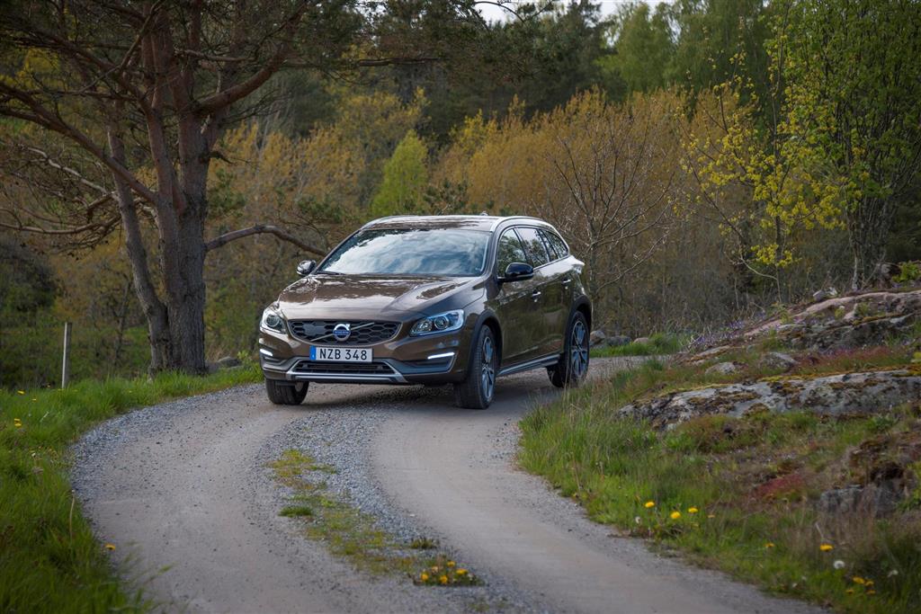 2016 Volvo V60 Cross Country