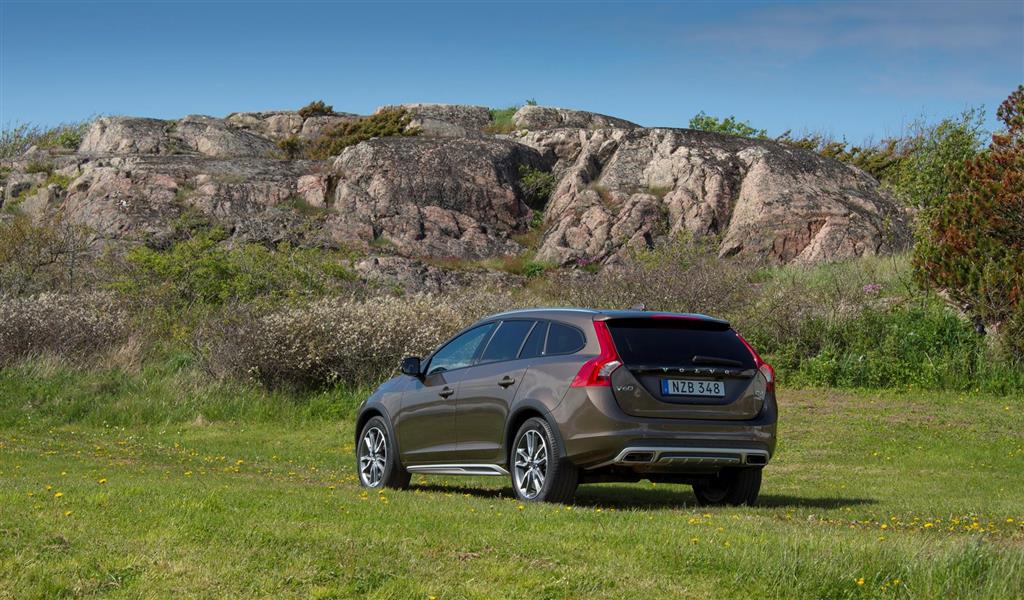 2016 Volvo V60 Cross Country