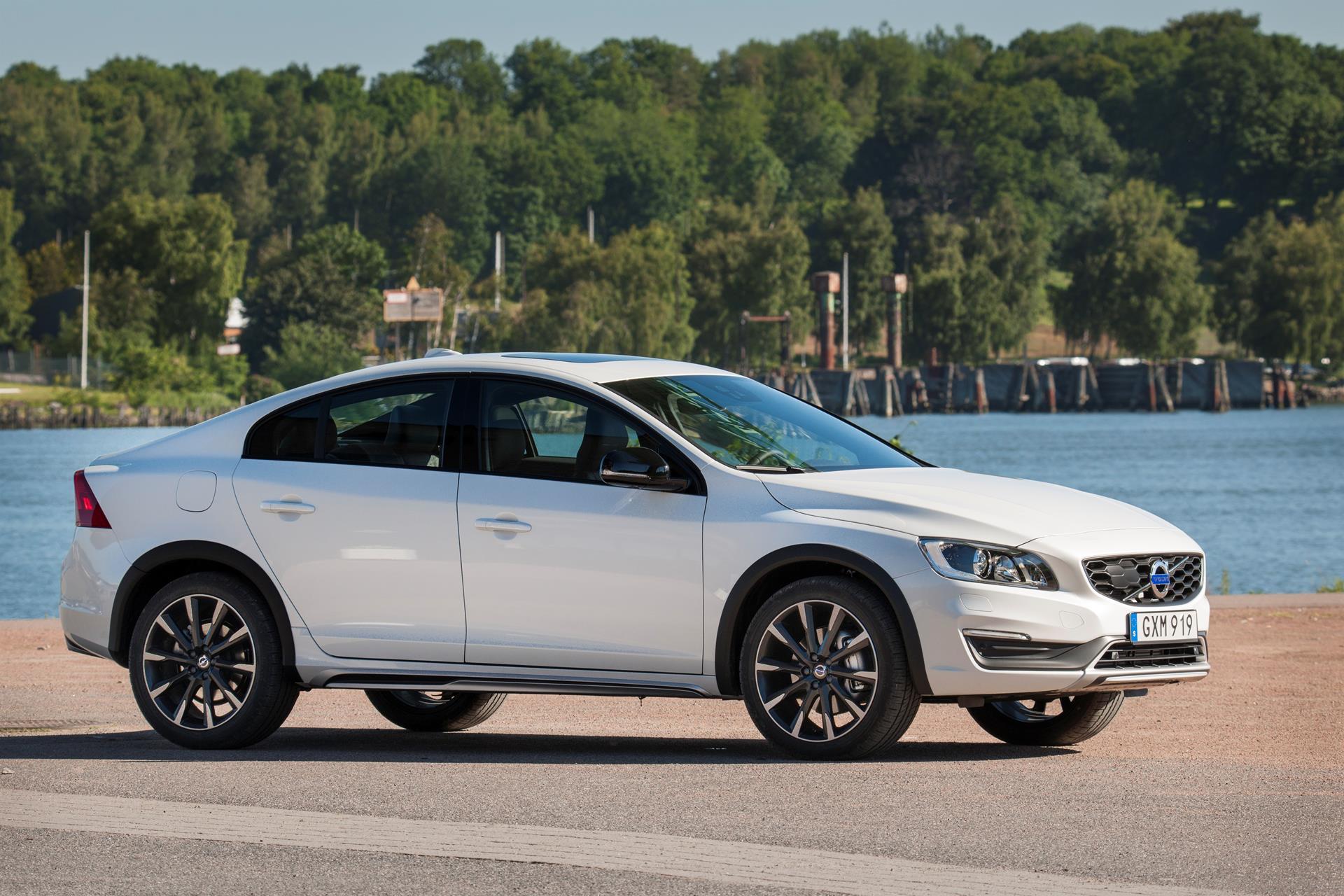 2017 Volvo S60 Cross Country