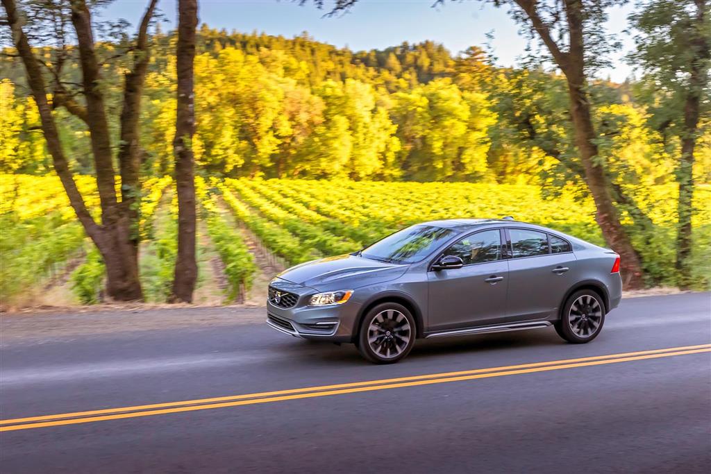 2017 Volvo S60 Cross Country