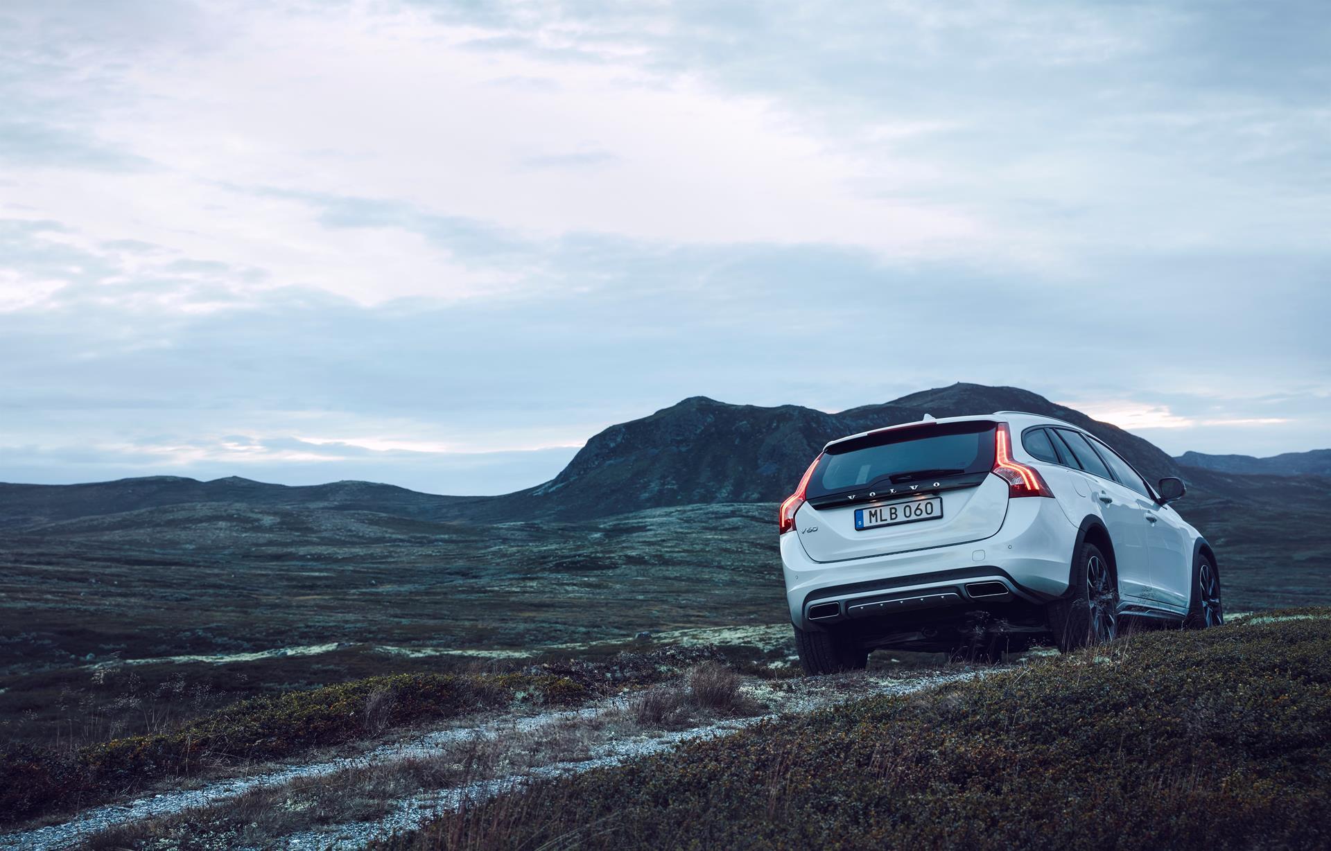 2017 Volvo V60 Cross Country