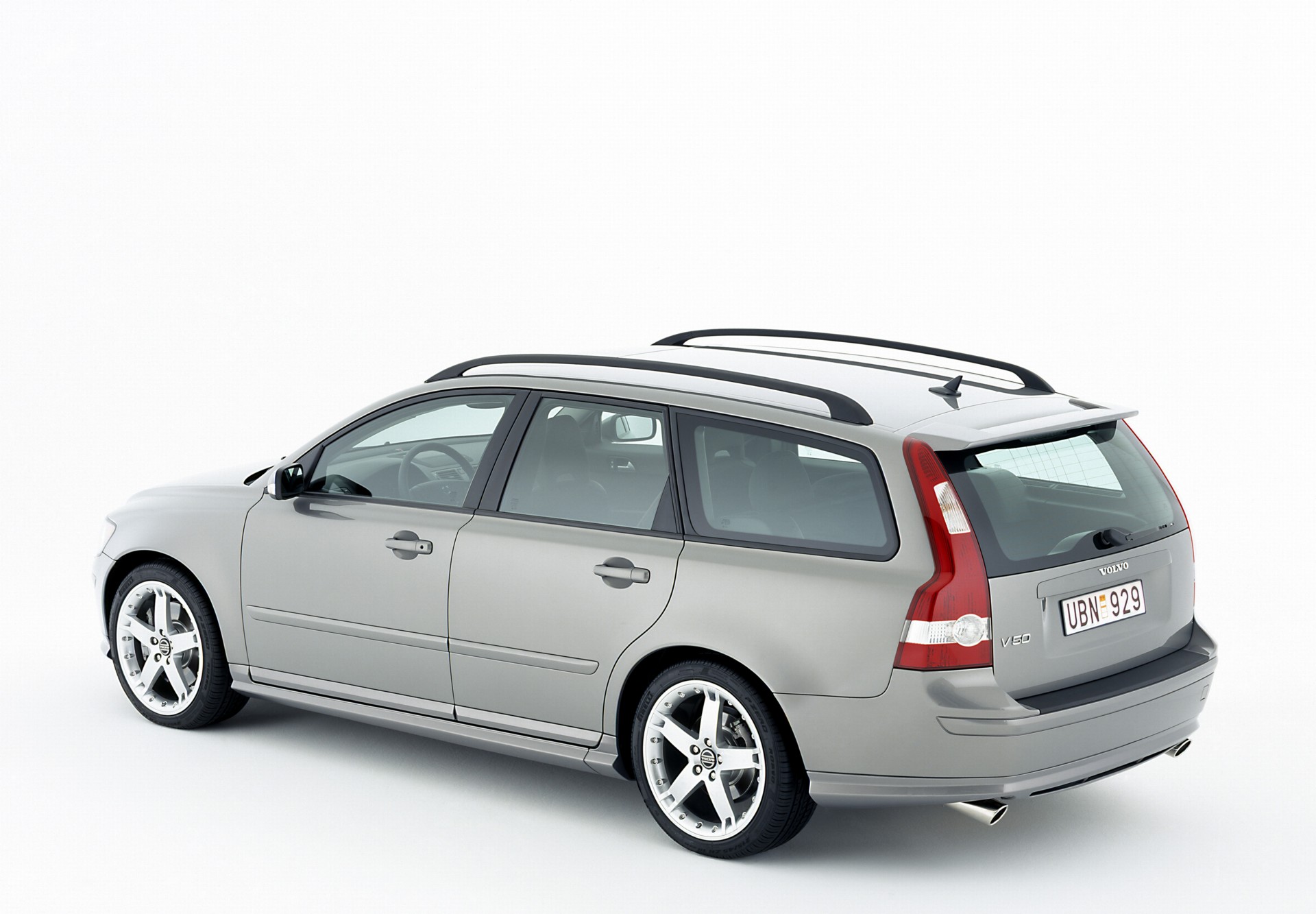 Универсал рф. Volvo v50. Вольво v50 универсал. Volvo v50 2007. Рейлинги Volvo v50.