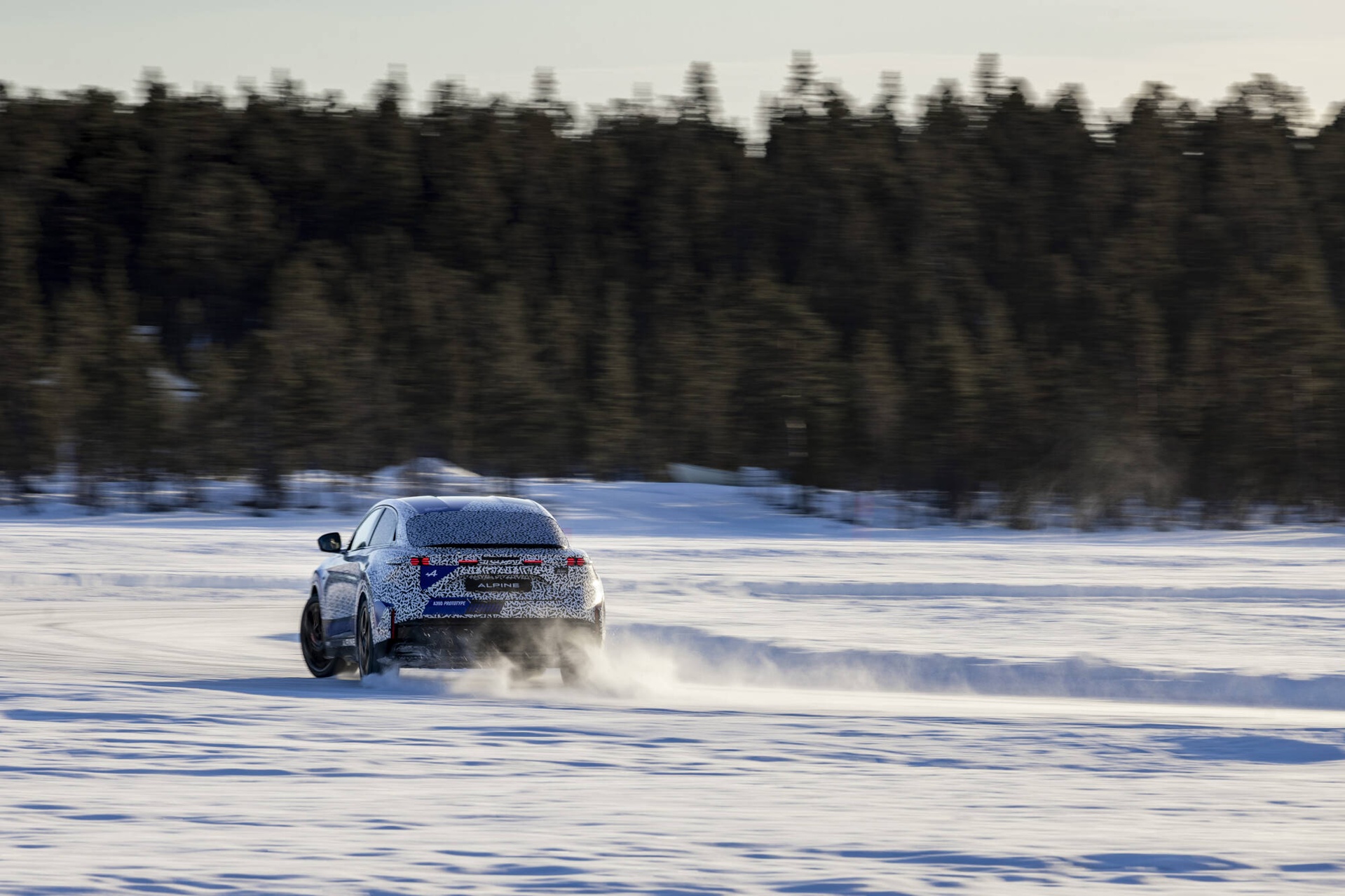 A390: Alpine's sport fastback put to the test in polar conditions