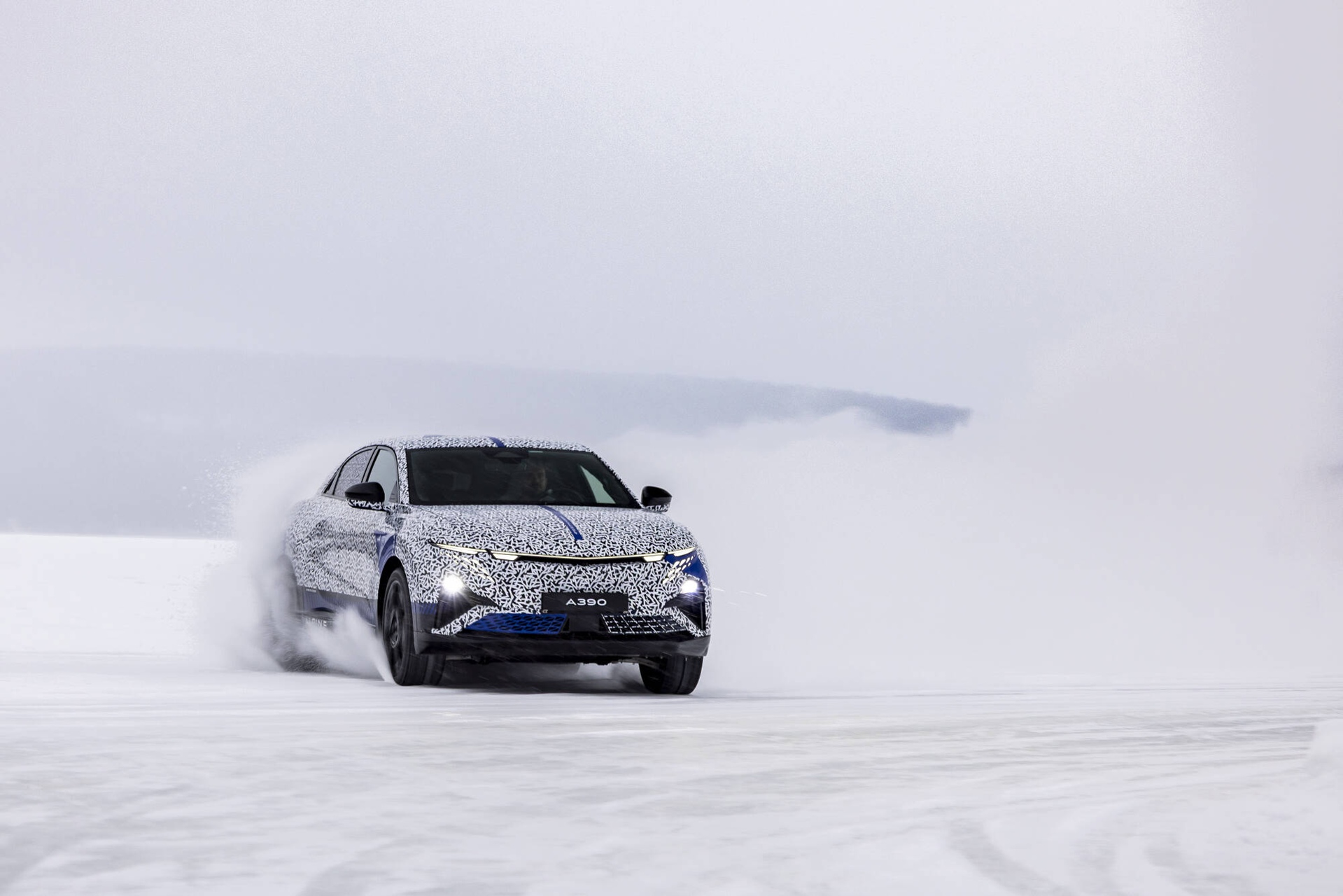 A390: Alpine's sport fastback put to the test in polar conditions
