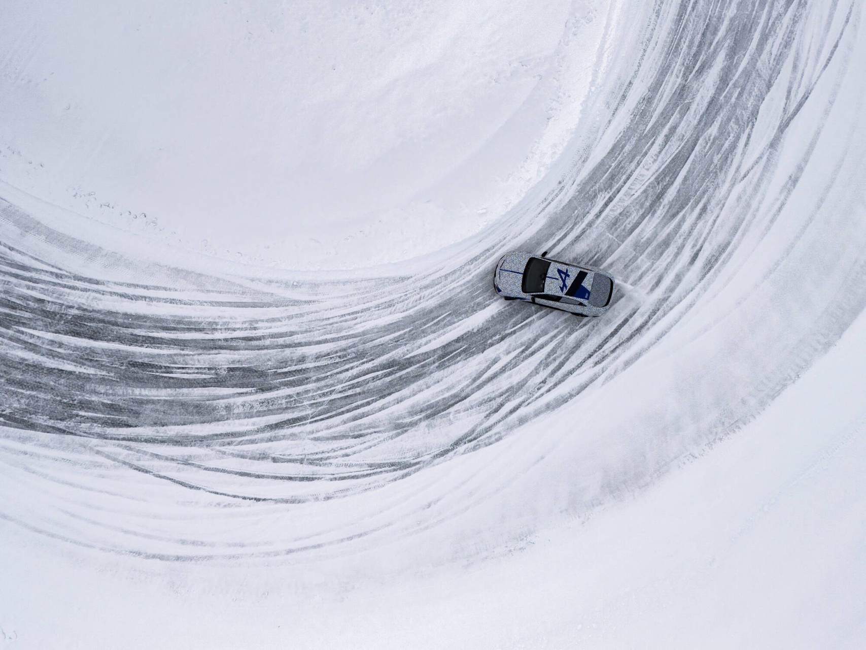 A390: Alpine's sport fastback put to the test in polar conditions