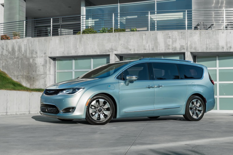 All-New 2017 Chrysler Pacifica Hybrid Wins 'Family Car Of Texas' From Texas Auto Writers Association