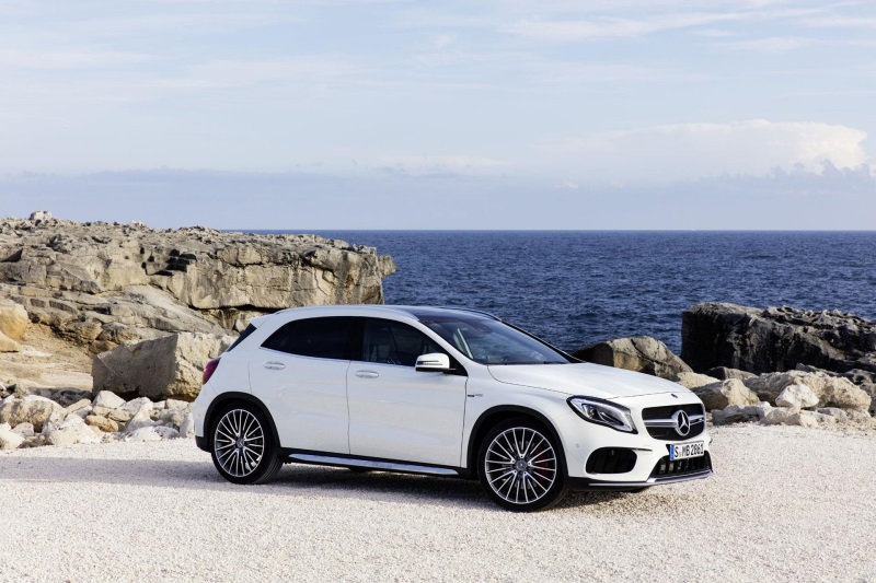 THE NEW MERCEDES-BENZ GLA: FITNESS PROGRAMME FOR COMPACT SUV