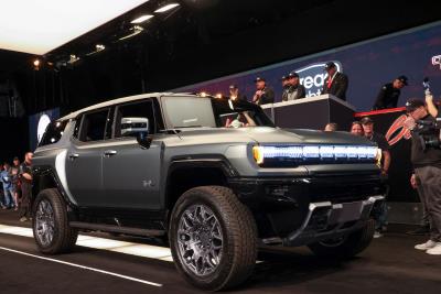 First Production 2024 GMC HUMMER EV Edition 1 SUV Raises $500,000 for Tread Lightly! at Barrett-Jackson