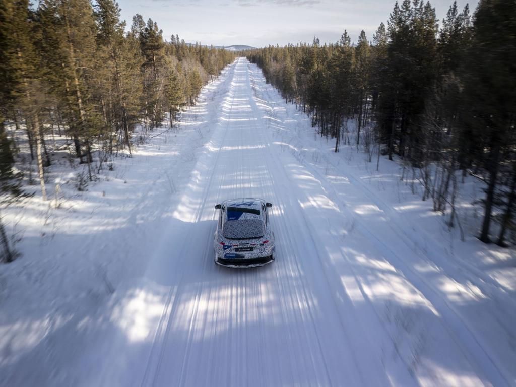 A390: Alpine's sport fastback put to the test in polar conditions