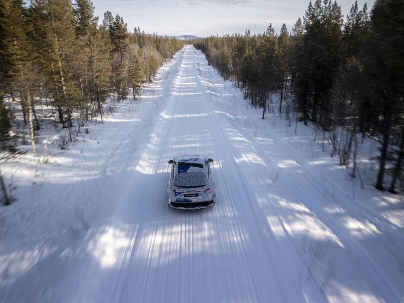 A390: Alpine's sport fastback put to the test in polar conditions