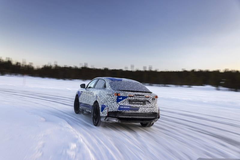 A390: Alpine's sport fastback put to the test in polar conditions