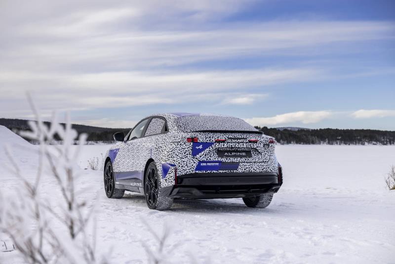 A390: Alpine's sport fastback put to the test in polar conditions