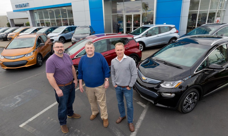 CHEVROLET DELIVERS FIRST BOLT EVS TO CUSTOMERS