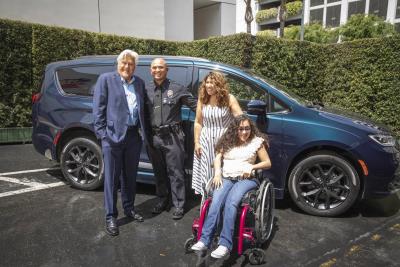 Chrysler Brand Teams Up With The Kelly Clarkson Show, Jay Leno, BraunAbility to Provide Wheelchair-accessible Chrysler Pacifica to Family in Need