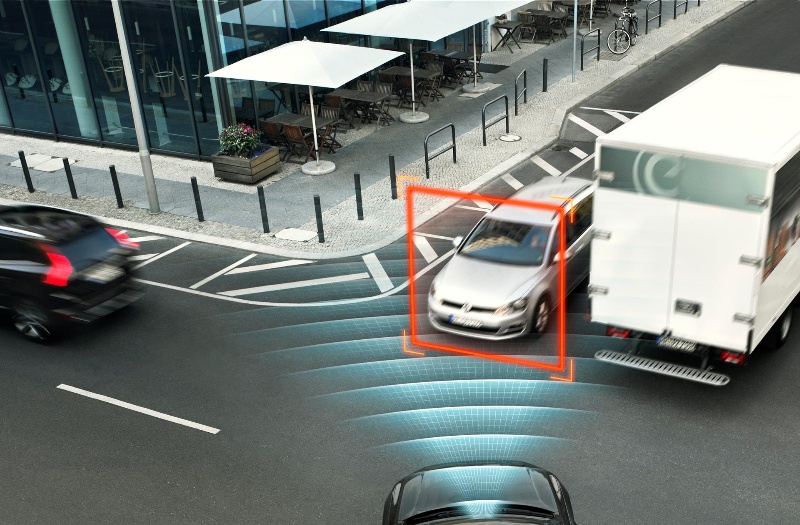 CITY SAFETY BY VOLVO CARS – OUTSTANDING CRASH PREVENTION THAT IS STANDARD IN THE ALL-NEW XC90