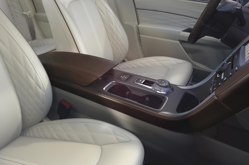 HOLD ON TO YOUR CUP! THESE CUSTOMER FINDINGS DROVE THE REFRESHED CUPHOLDER DESIGN FOR THE NEW FORD FUSION