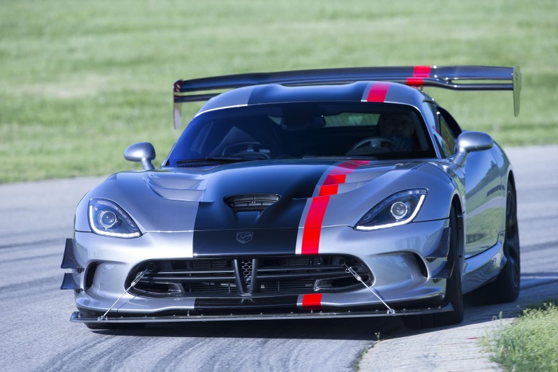 DODGE VIPER POWERS INTO 2016 WITH NEW ACR MODEL, EXPANDED CUSTOM OPTIONS AND INDUSTRY-EXCLUSIVE COLORS