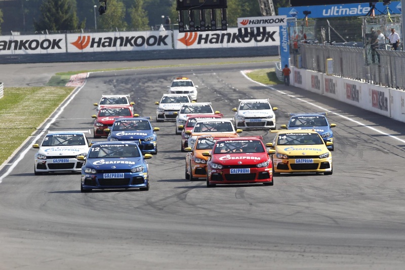 FORMER DTM CHAMPION LARINI WINS THE SCIROCCO R-CUP SHOW RACE IN MOSCOW