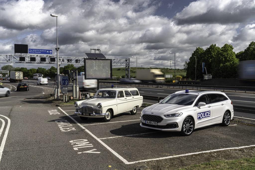 New Ford Mondeo Hybrid Celebrates 60 Years Of The M1 Motorway With Its 1959 Predecessor