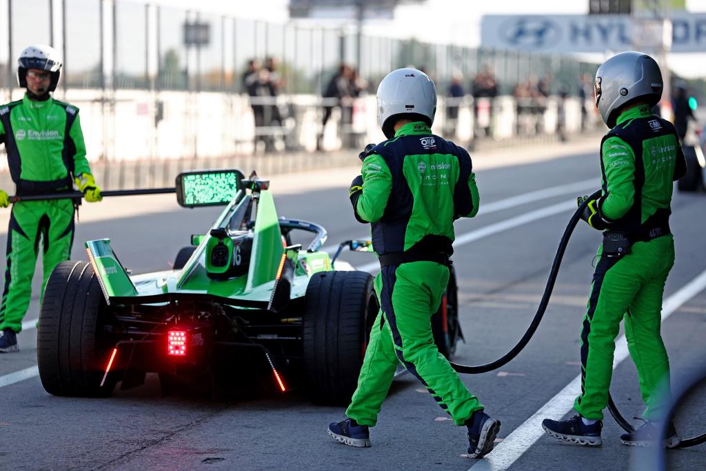 Formula E & FIA introduce all-new 'Pit Boost' charging feature