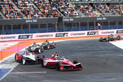 Late surge by Rowland seals thrilling victory at 2025 Hankook Mexico City E-Prix