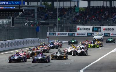 Late surge by Rowland seals thrilling victory at 2025 Hankook Mexico City E-Prix