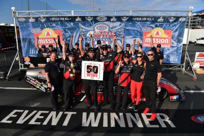 Hagan Captures 50th NHRA Career Win in TSR Direct Connection Dodge//SRT Funny Car at NHRA Four-Wide Nationals in Charlotte
