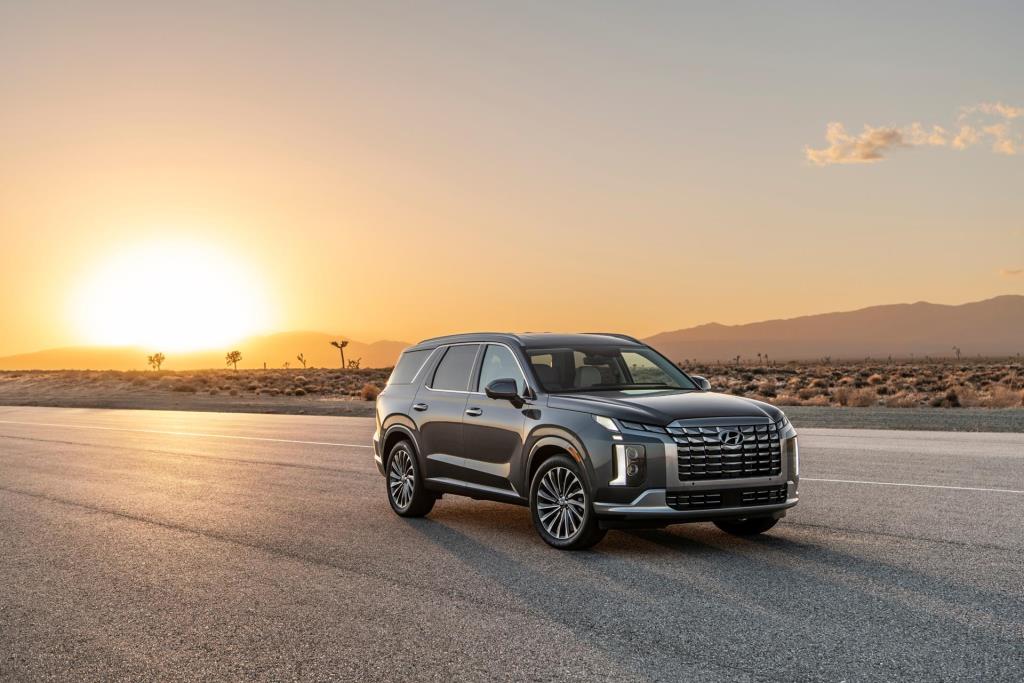 Hyundai 2024 Palisade Wins Three-row SUV Challenge by Cars.com