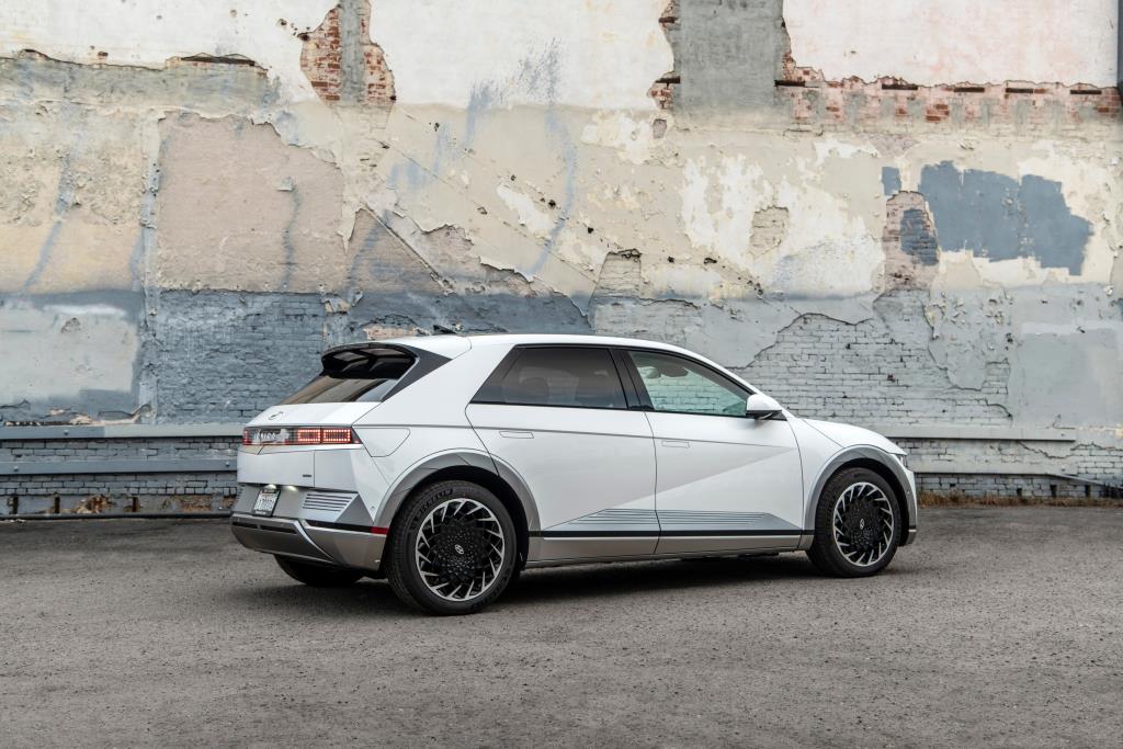 Hyundai IONIQ 5 Honored as One of Autotrader's Best New Cars for 2022
