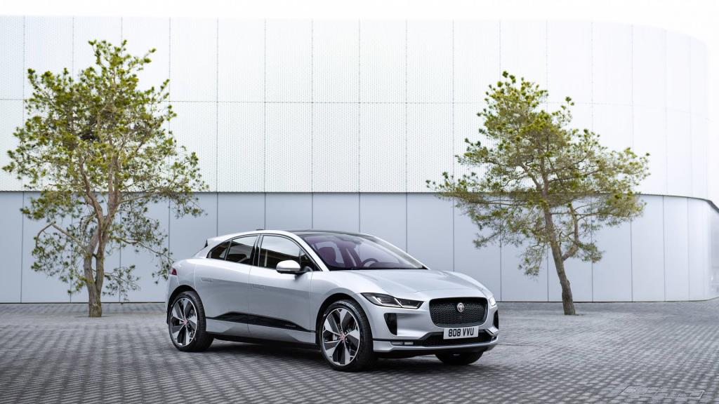 Jaguar I-Pace Electric Taxis On World's First Wireless High-Powered Charging Rank