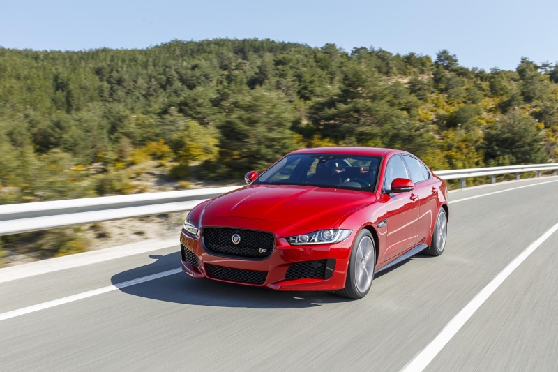 JAGUAR XE CROWNED COMPACT EXECUTIVE CAR OF THE YEAR FOR THE SECOND YEAR RUNNING AT AUTO EXPRESS AWARDS