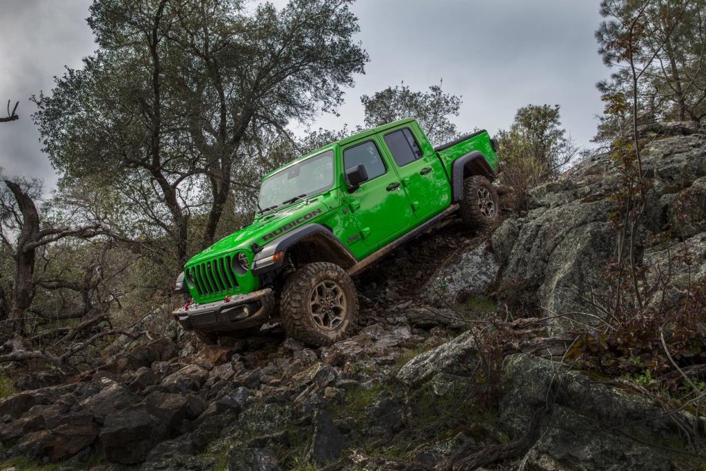 Jeep Brand Extends Gecko Paint Color and Factory JPP Gorilla Glass Windshield to Gladiator and Wrangler