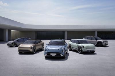 Kia accelerates EV revolution with reveal of EV5 and two concept models at first Kia EV day