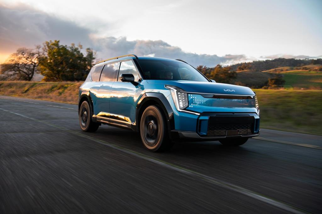 Kia EV9 GT-Line recognized as a 2024 Wards 10 Best Engines & Propulsion Systems winner