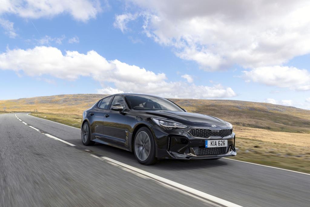 Ground Breaking Kia Stinger Wins New Car Of The Year At Motor Trader Awards