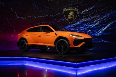 Automobili Lamborghini Holds Canadian Debut of Urus SE, the First Electrified Version of the Super SUV